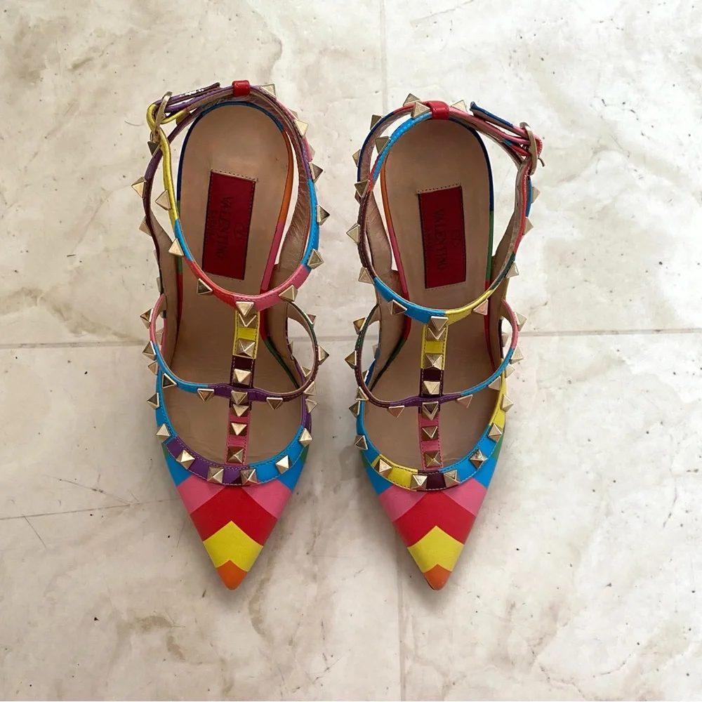 $1195 Valentino Garavani 1973 Rockstud Rainbow Chevron Pointed Toe Pumps Heels 6